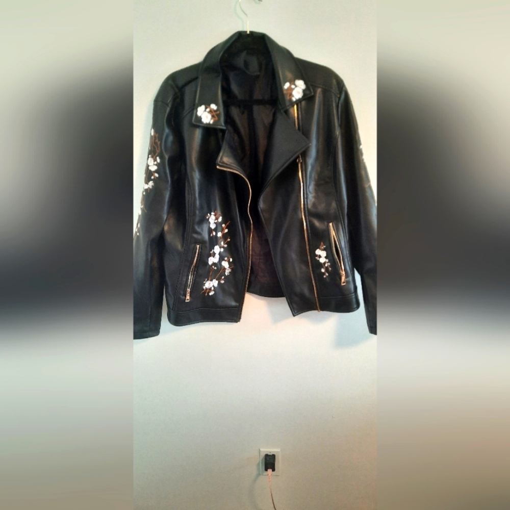 Fake leather blazer embroidery